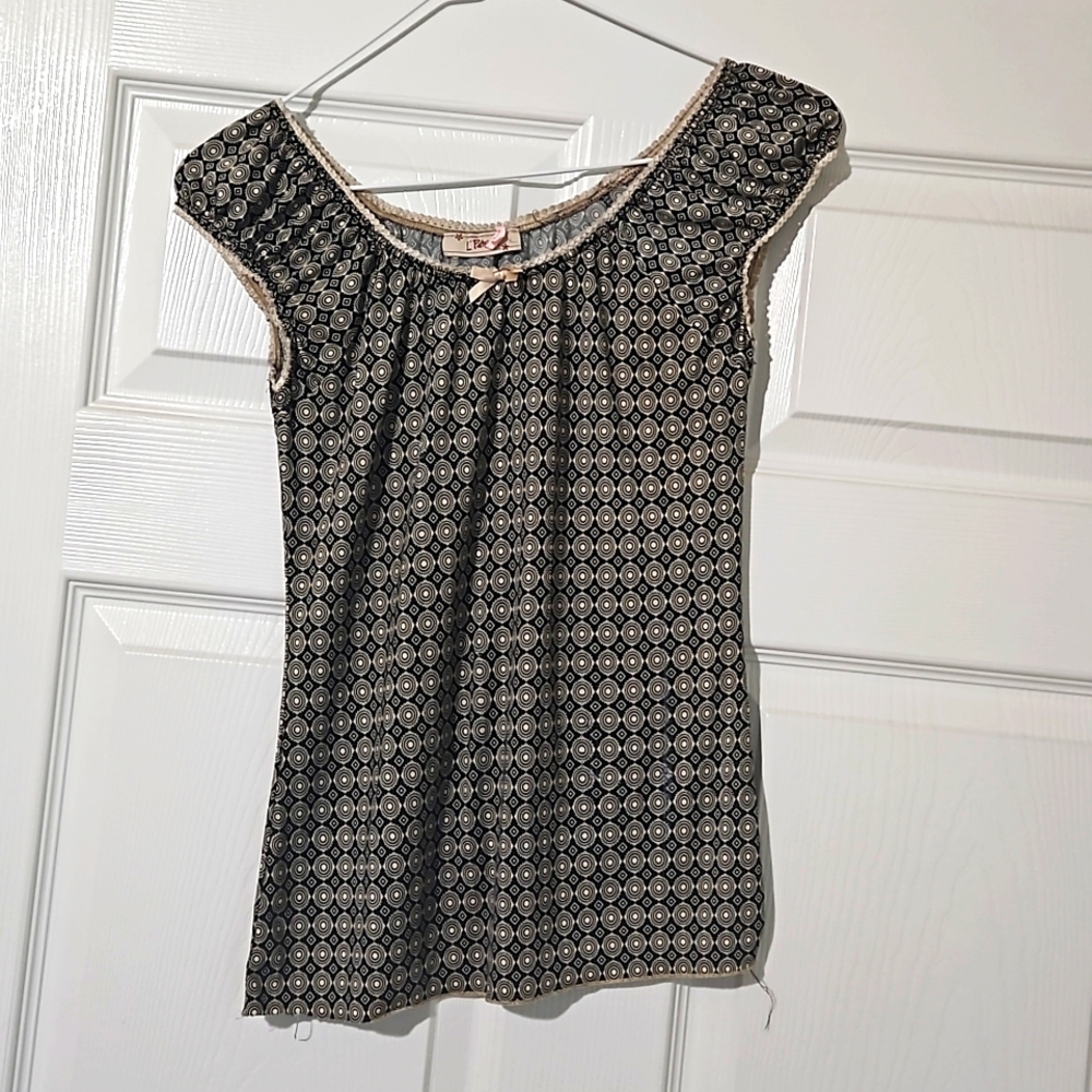 Sleeveless L' Patricia tank